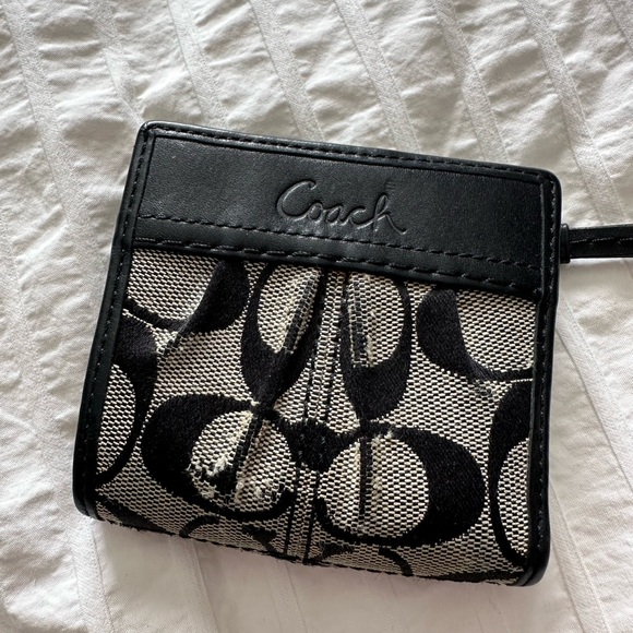 Small Coach Wallet - Picture 2 of 10